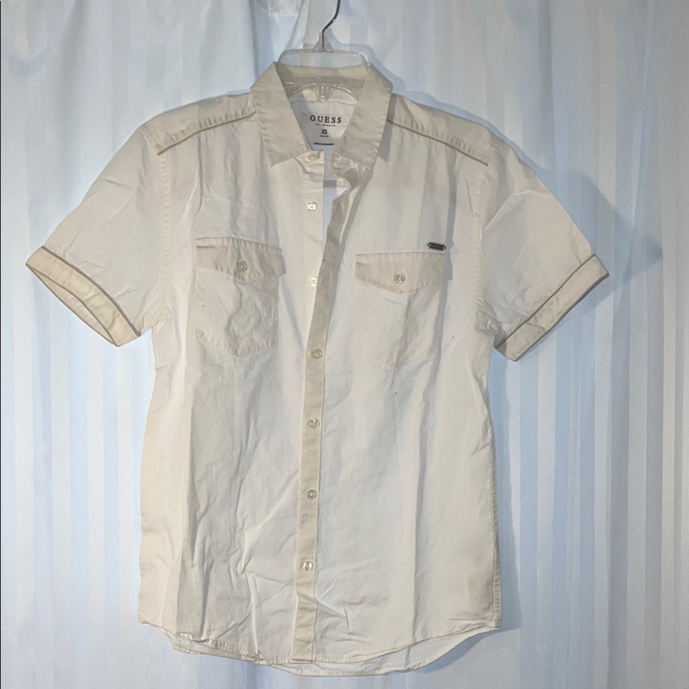 GUESS Men's XS White Short Sleeve Button Down Shirt with Light Grey Accents
